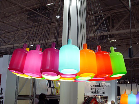 V302184 958 480 360 8