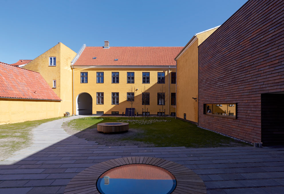 L2 V355233 958 992 678 3