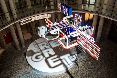 L2 V348578 958 480 320 11