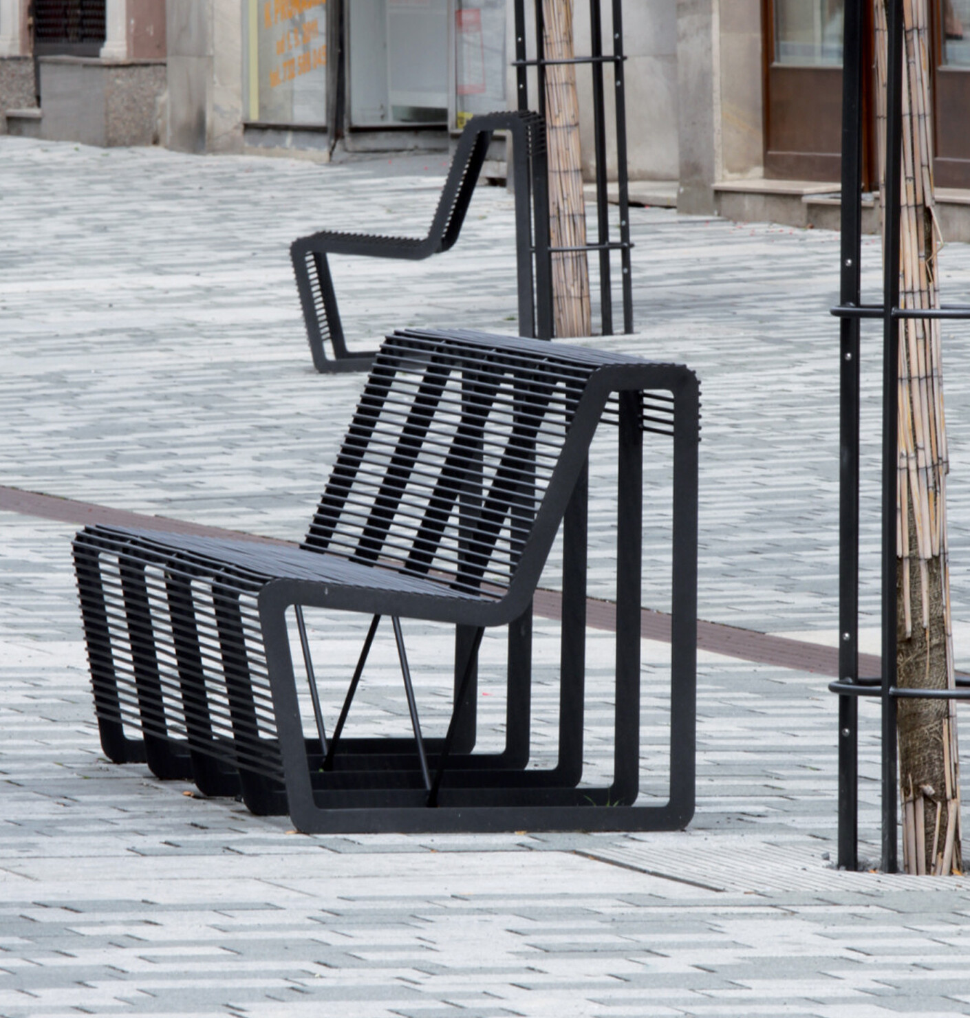 Setzen Sie sich doch!