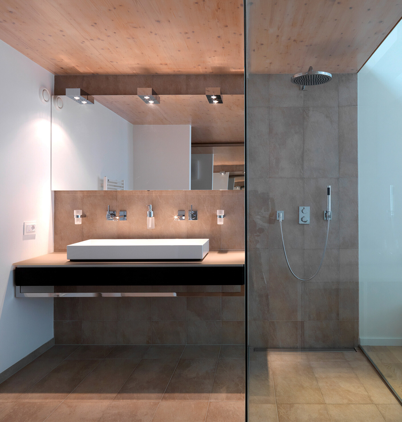 Drei Millimeter Zurückhaltung 