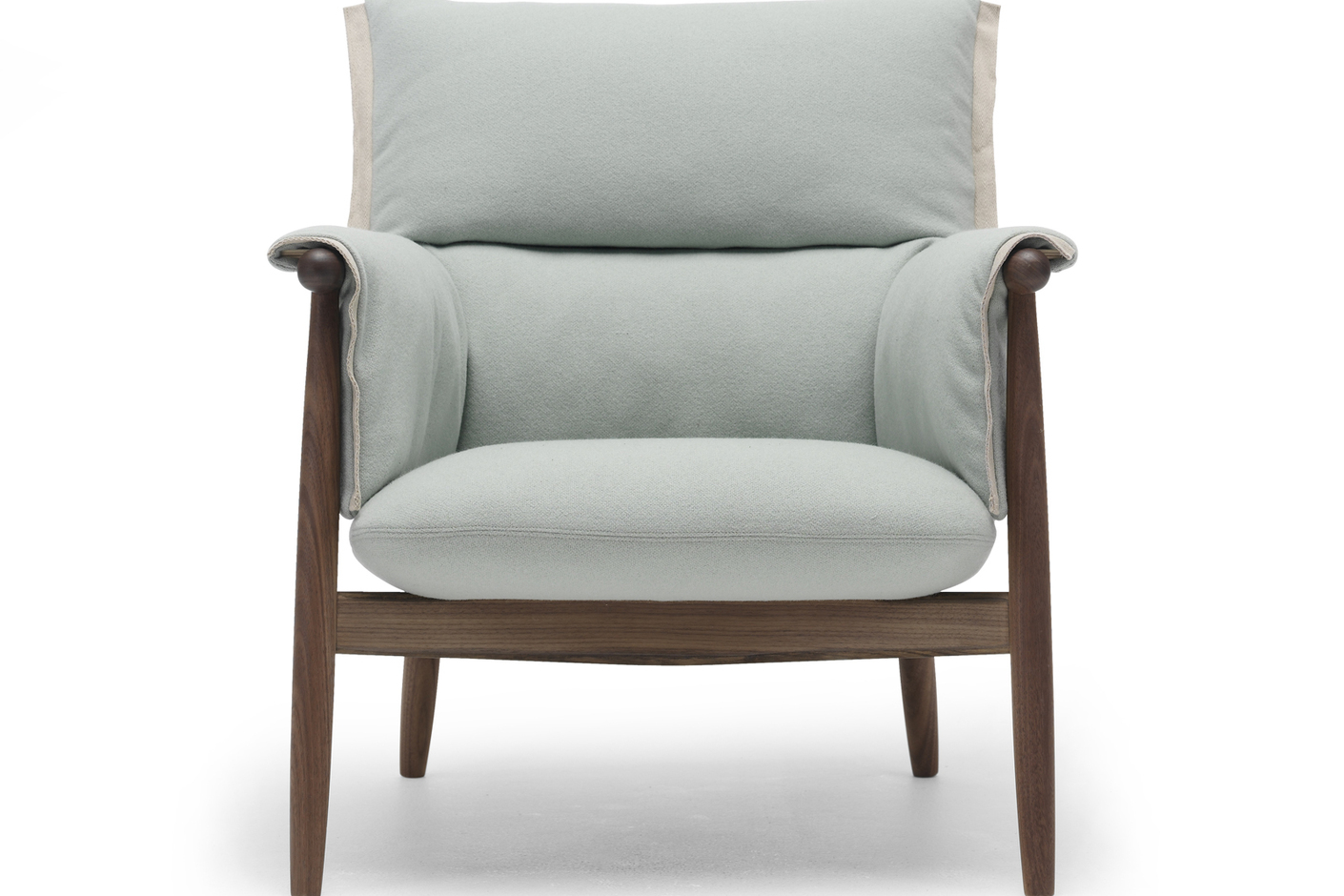 E005 Embrace Loungechair