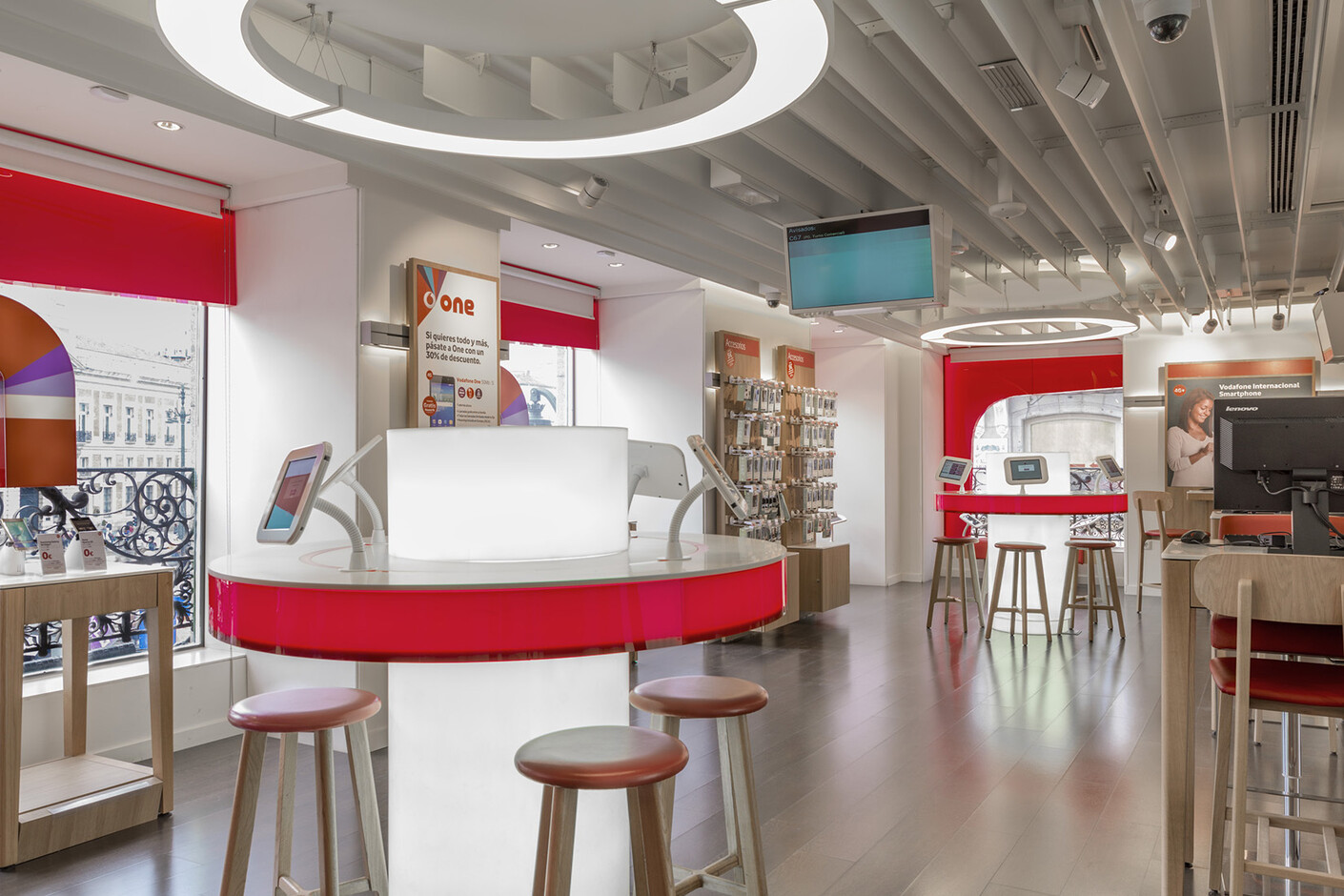 Vodafone Puerta del Sol 6405. Happy Red