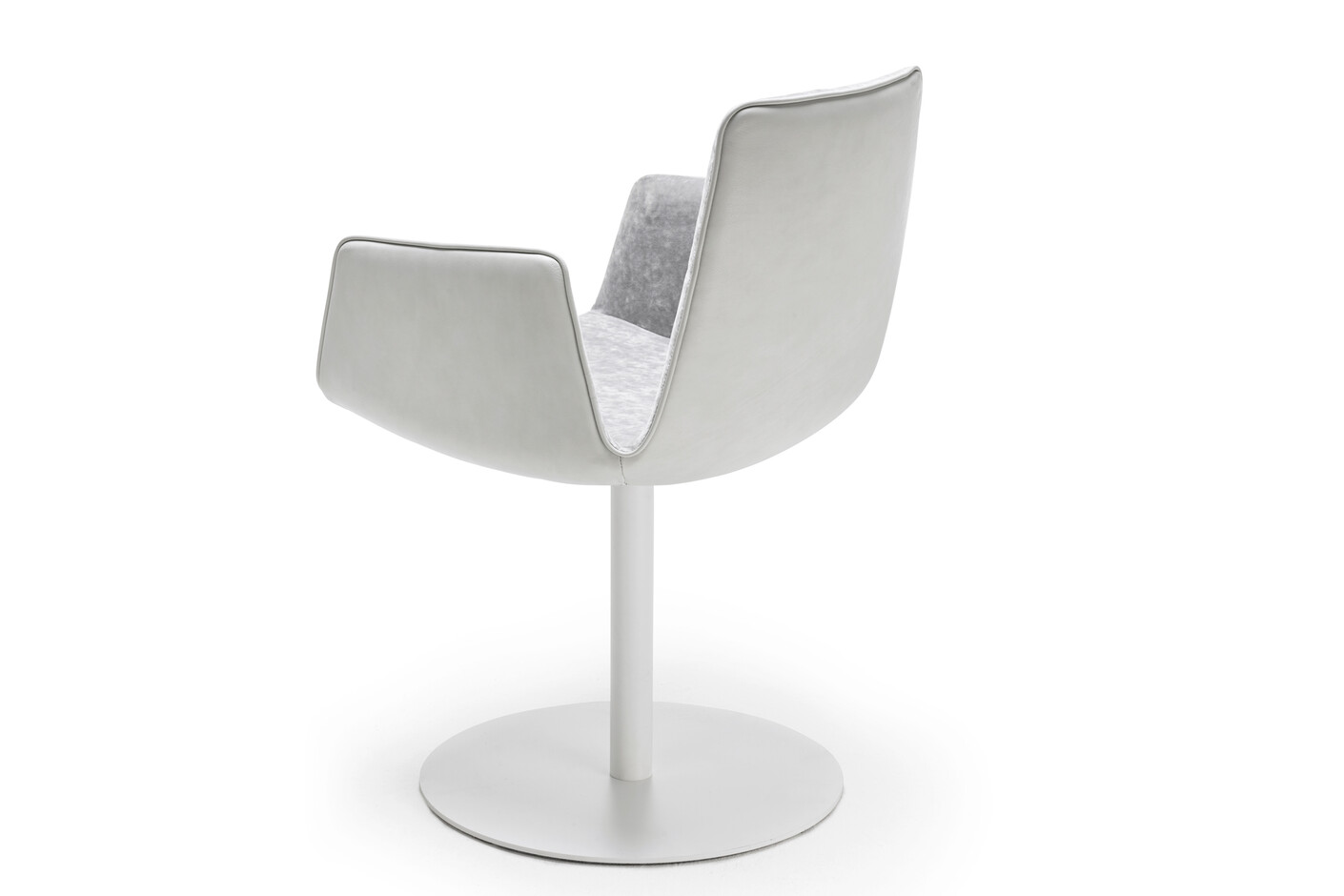Amelie Armchair mit Tellerfuß
