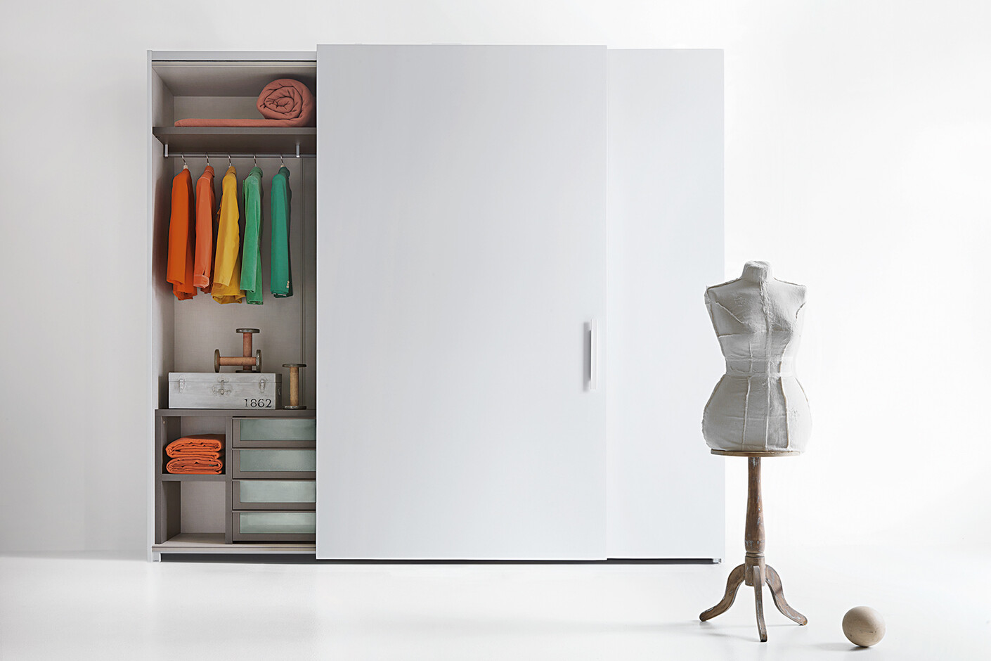 Wardrobes & Walk-in Closets