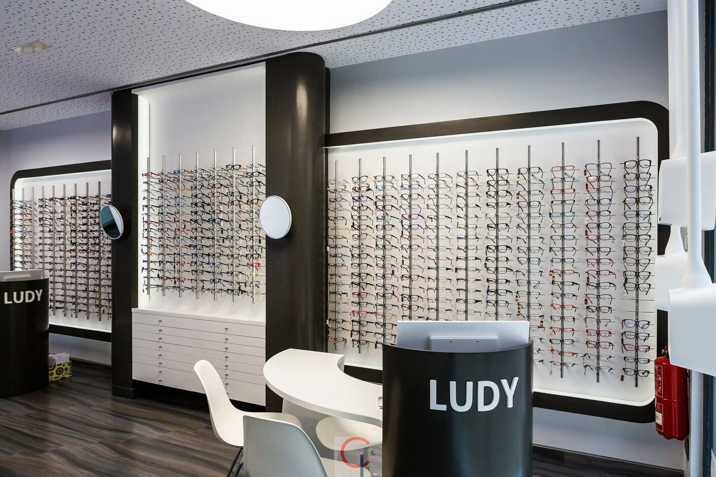 Multiopticas Ludy 6906. Dark Grey, 4102. Extreme light, 1100. Snow White