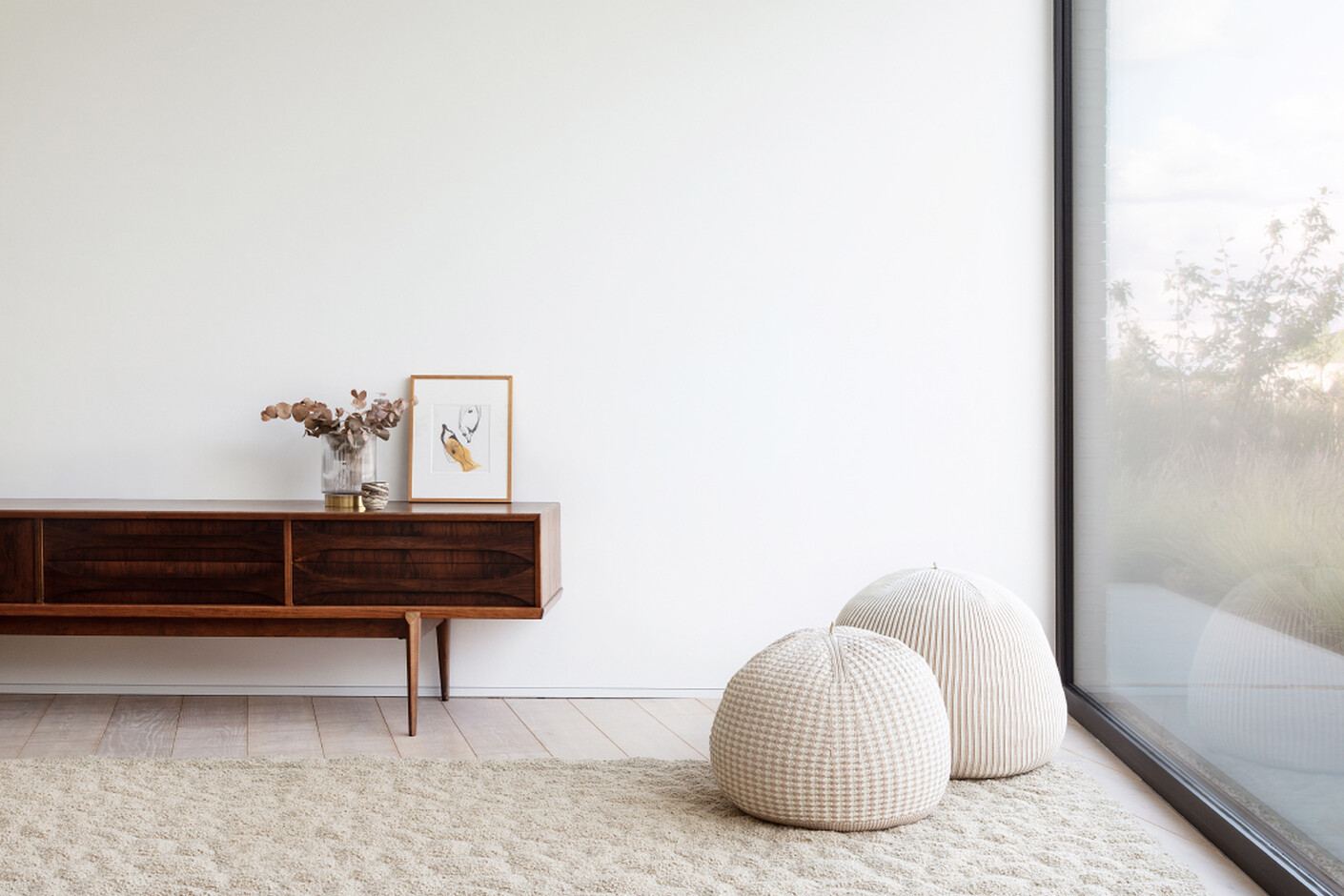 Earth pouf