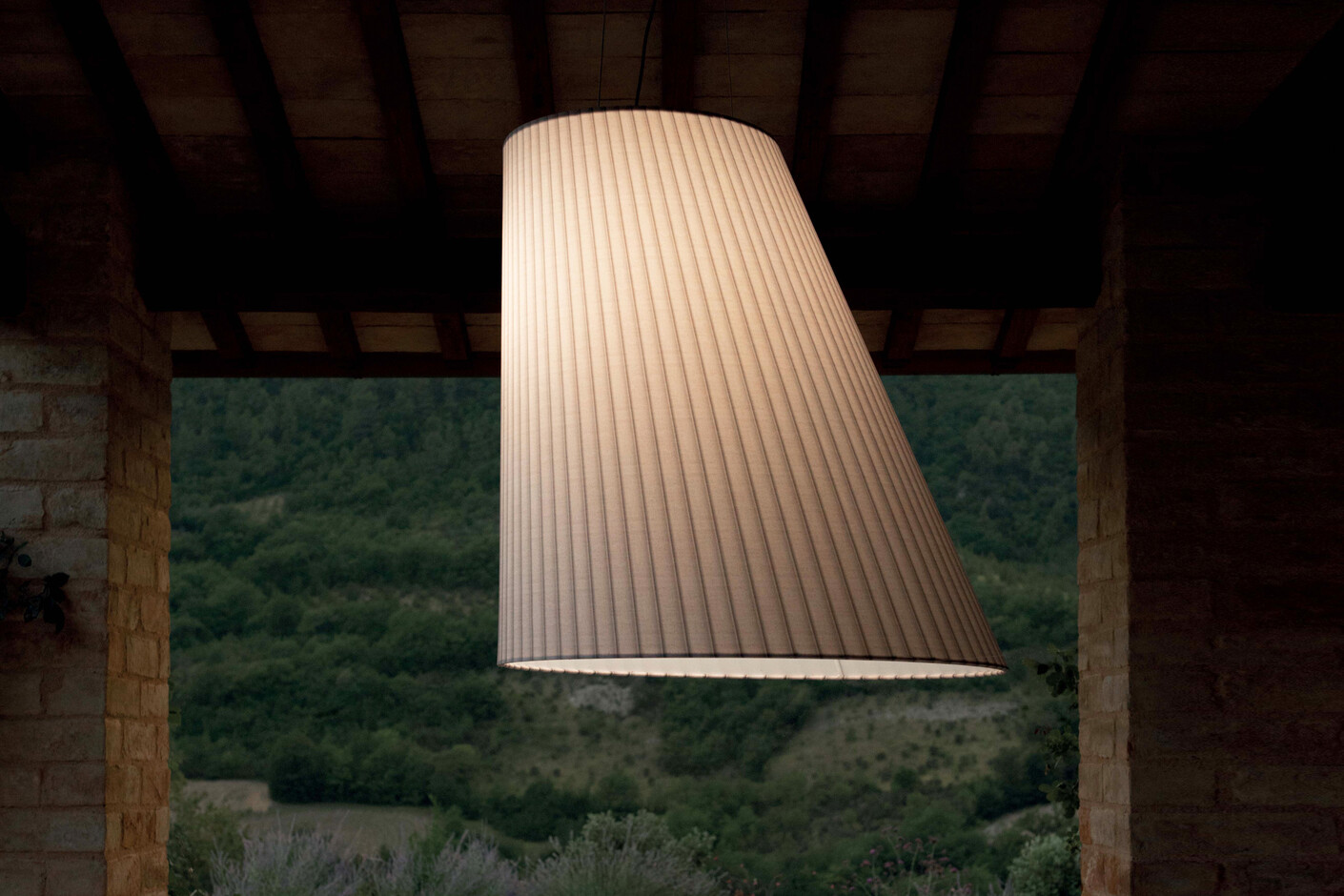 Cone pendant lamp