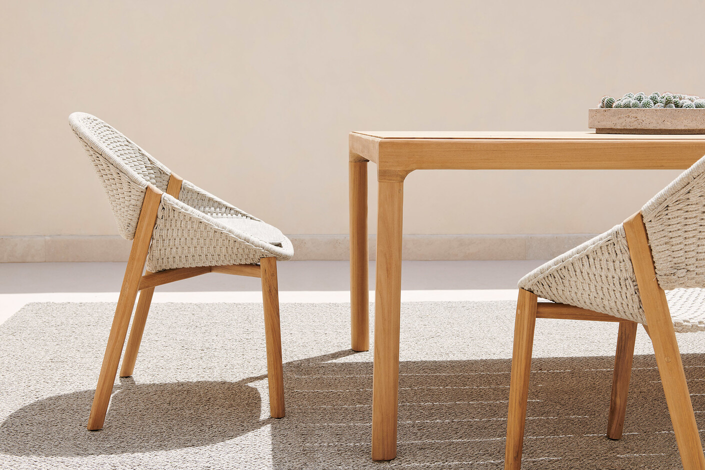 Elio armchair