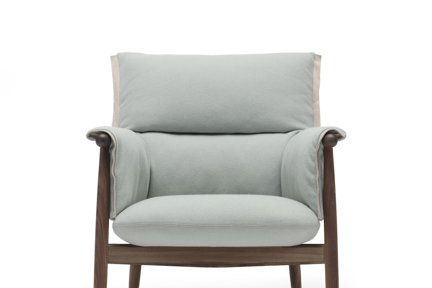 E005 Embrace lounge chair
