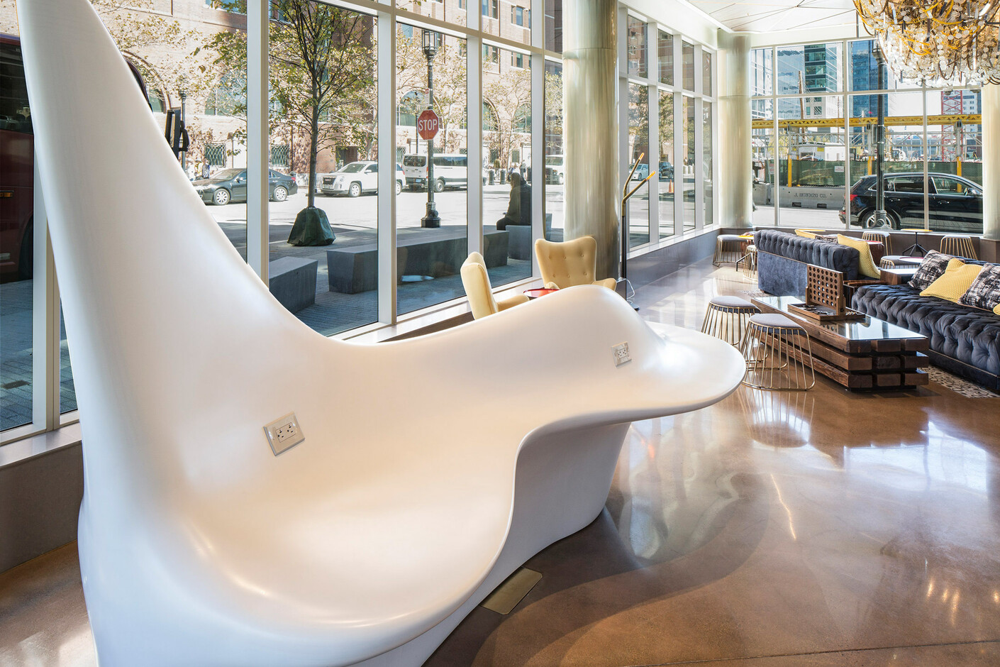 Hotel Envoy 1100. Snow White