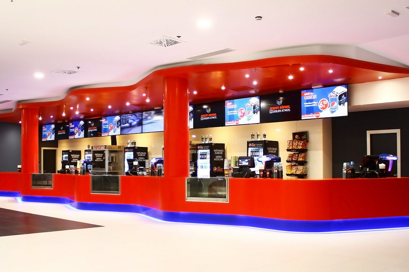 Cines Odeon Sambil 6704. Navy Blue, 6405. Happy Red