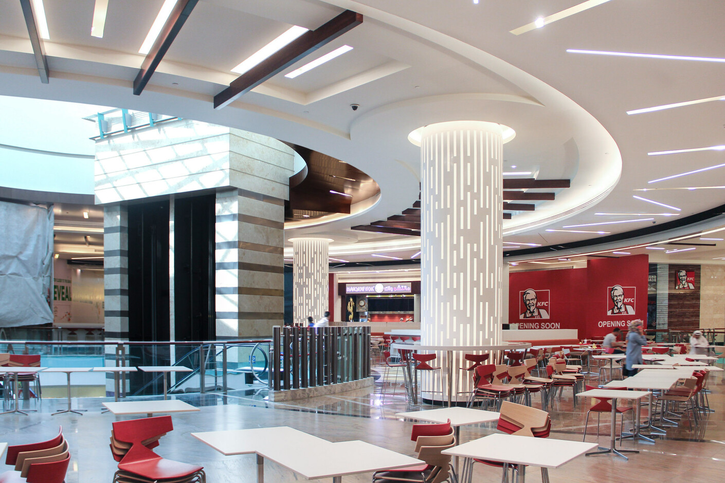 Abu Dhabi Mall Food Court 9103. Bright Rock, 1100 Snow White