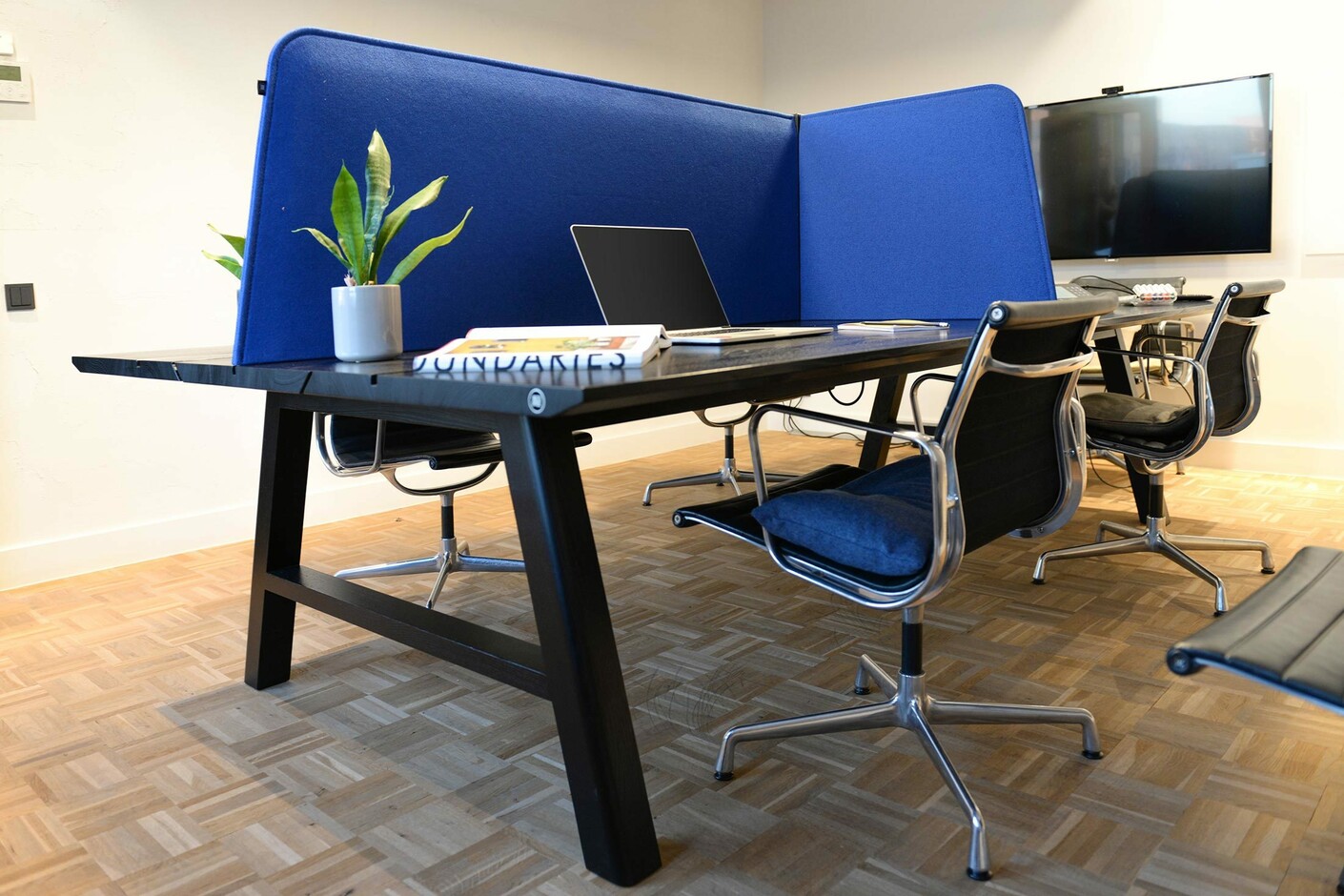 BuzziDesk Cross