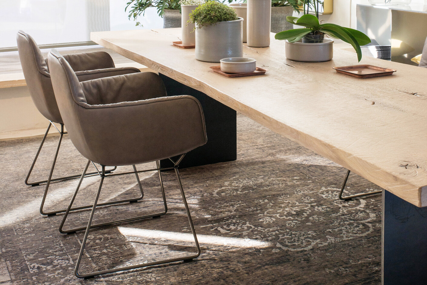 Leya Armchair High mit Drahtgestell