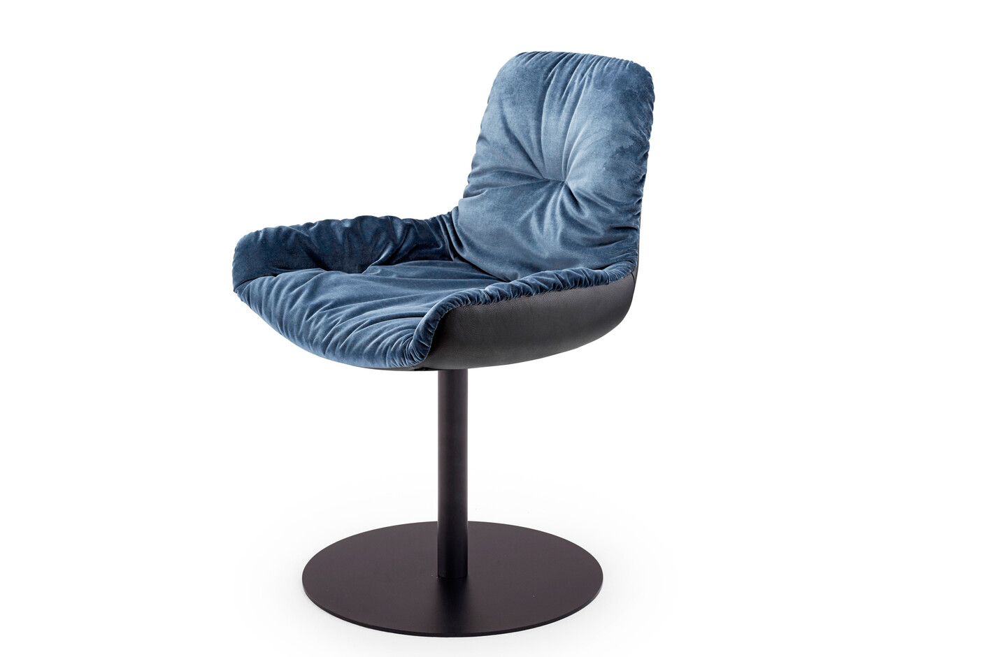 Leya armchair low with central leg