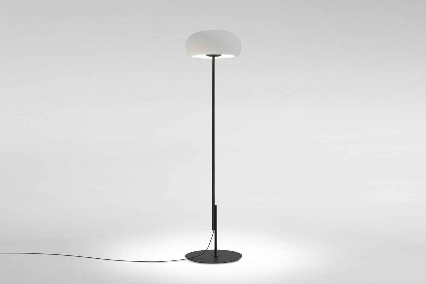 Vetra standing lamp