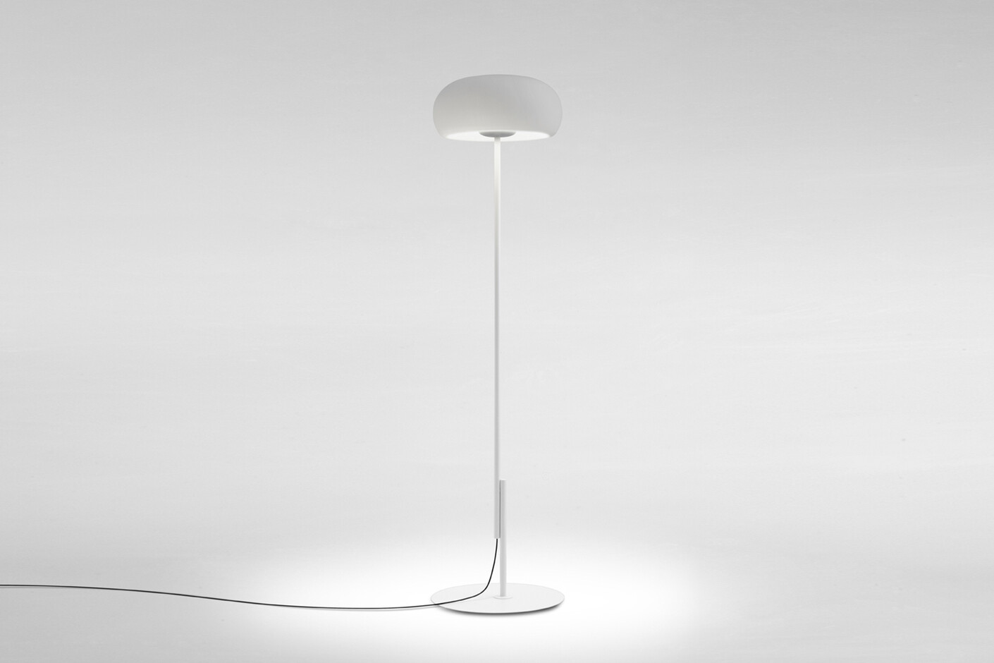 Vetra standing lamp