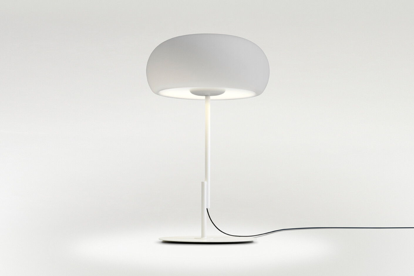 Vetra table lamp