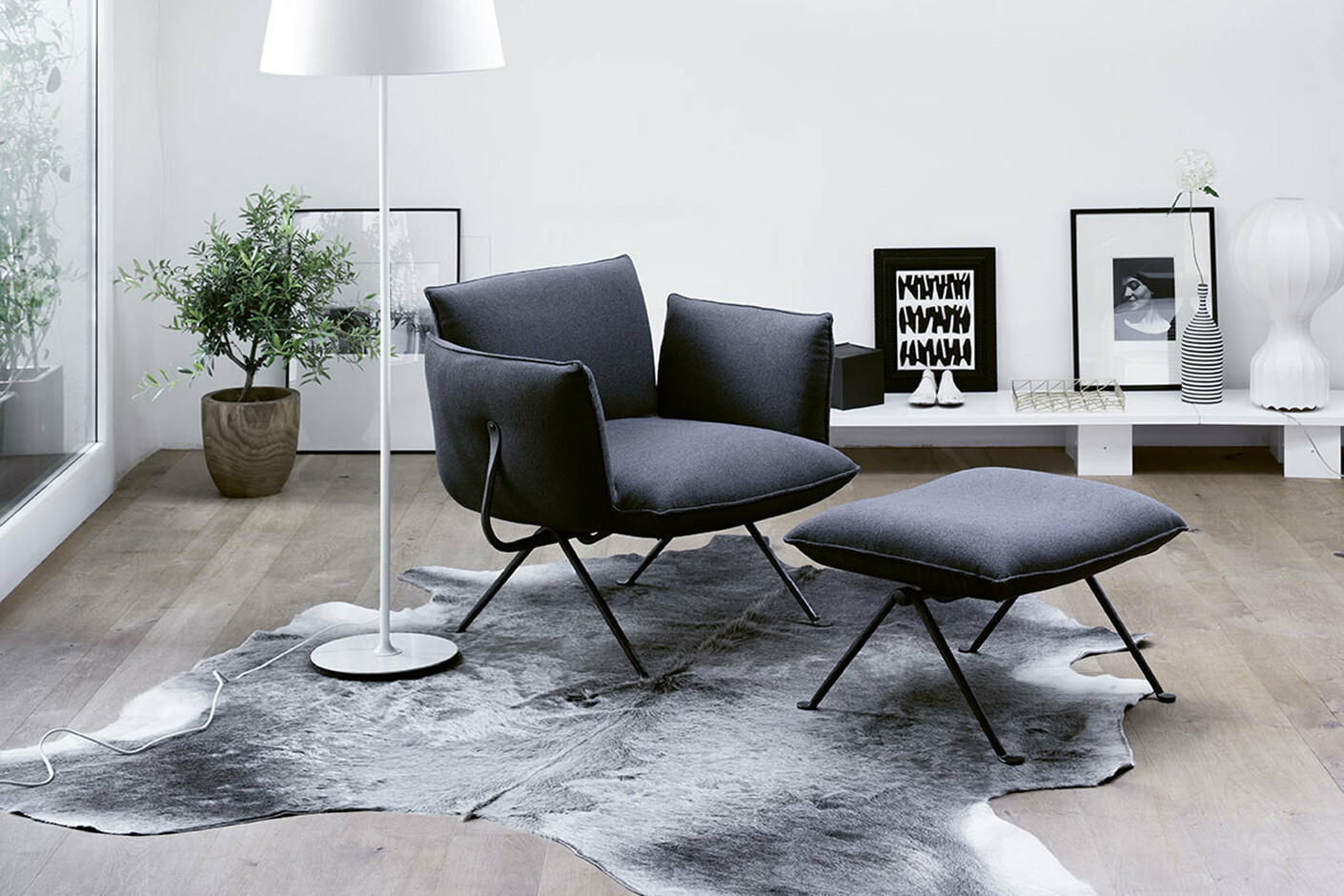 OFFICINA armchair with low couch
