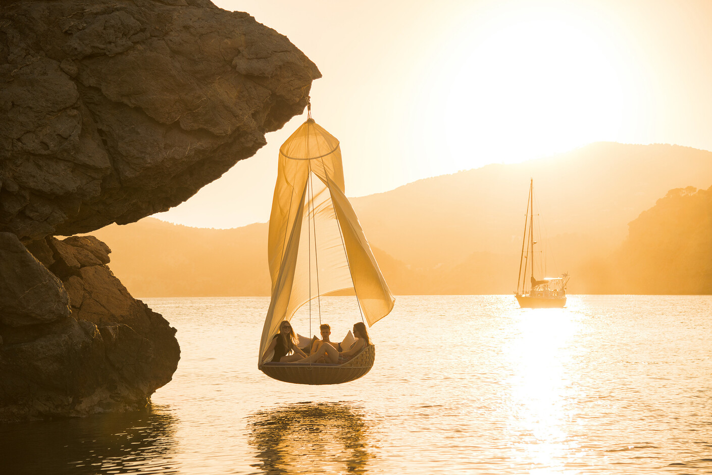 SWINGREST Hanging Lounger