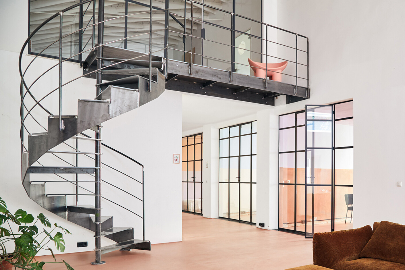 Spitzbart: ‘CUT IT!’ spiral staircase by Max Wehberg