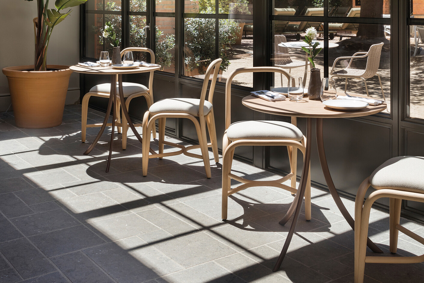 Bistro Indoor Tisch mit runder Platte T903 R