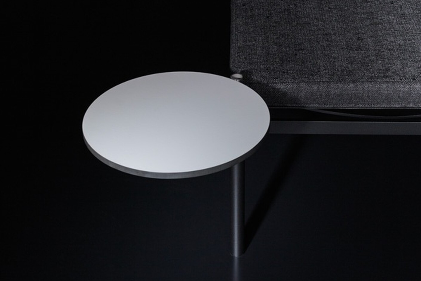 Round tapa table
