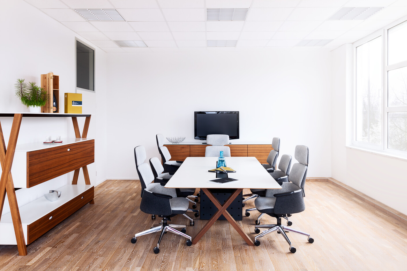Partita Meeting Table