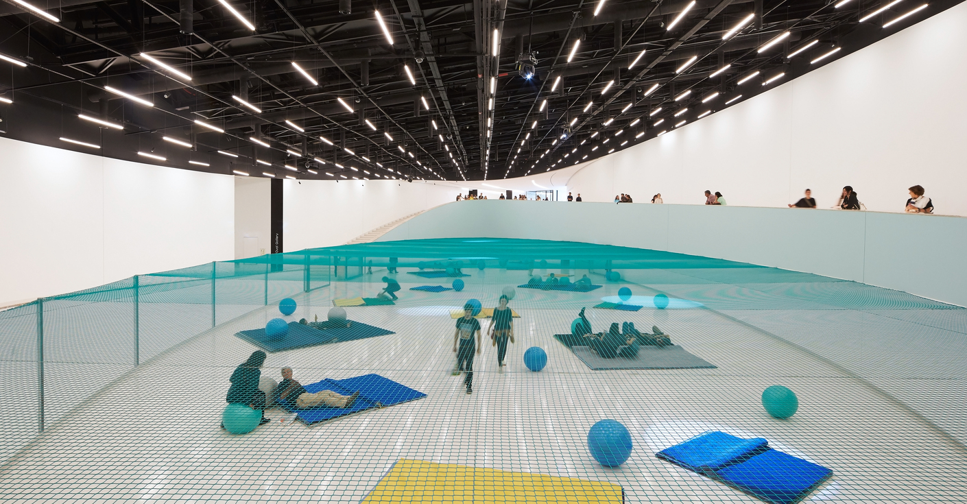 Installation von Dominique Gonzalez-Foerster zur Eröffnung des MAAT Museum in Lissabon