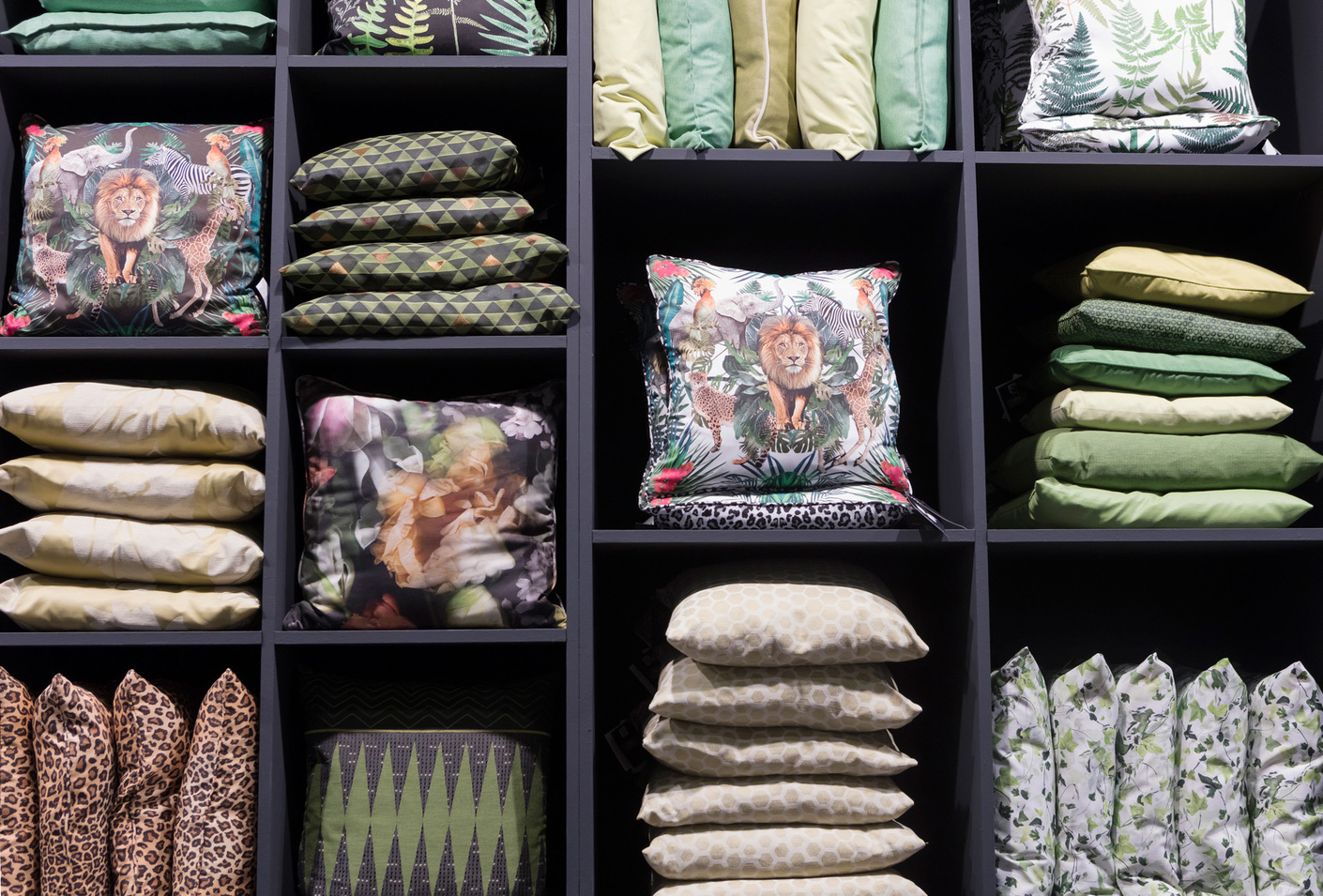 Textilien mit Dschungelmotiven sind wie bei Apelt auch 2017 noch ein Thema.