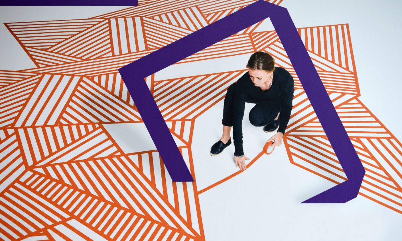 Come in: The "frame" serves as an optical clip for the surface and the individual module itself.