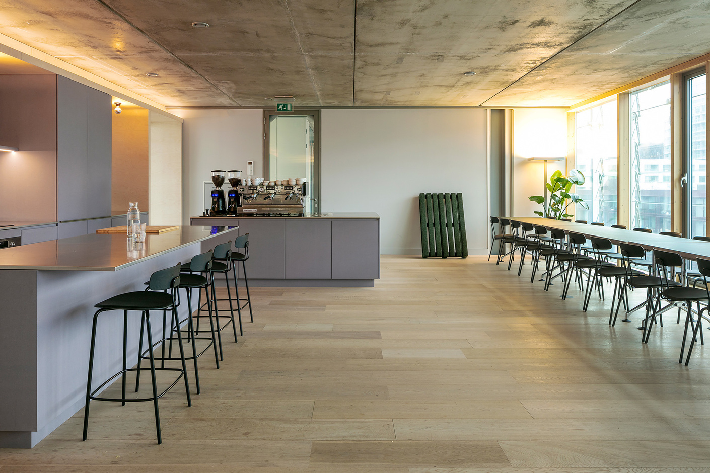 Enbiun creative agency in Amsterdam with furniture by Zeitraum