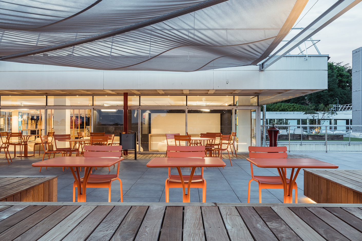 Fermob emlyon Business school roof terrace Bellevie Luxembourg Stylepark