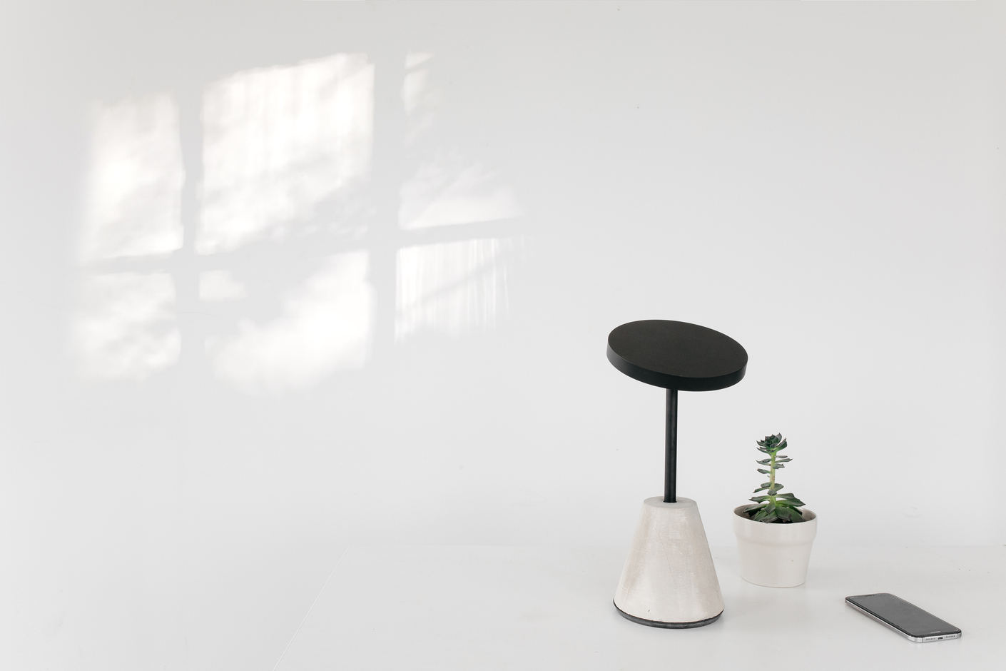 Komorebi Light by Leslie Nooteboom; Projector imitates Sun Path