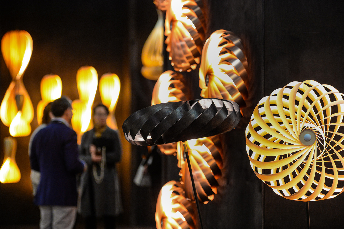 Die Verbindung von Kunst und Design in Form von ungewöhnlichen Leuchtobjekten ist ein Trendthema der Light + Building 2018.