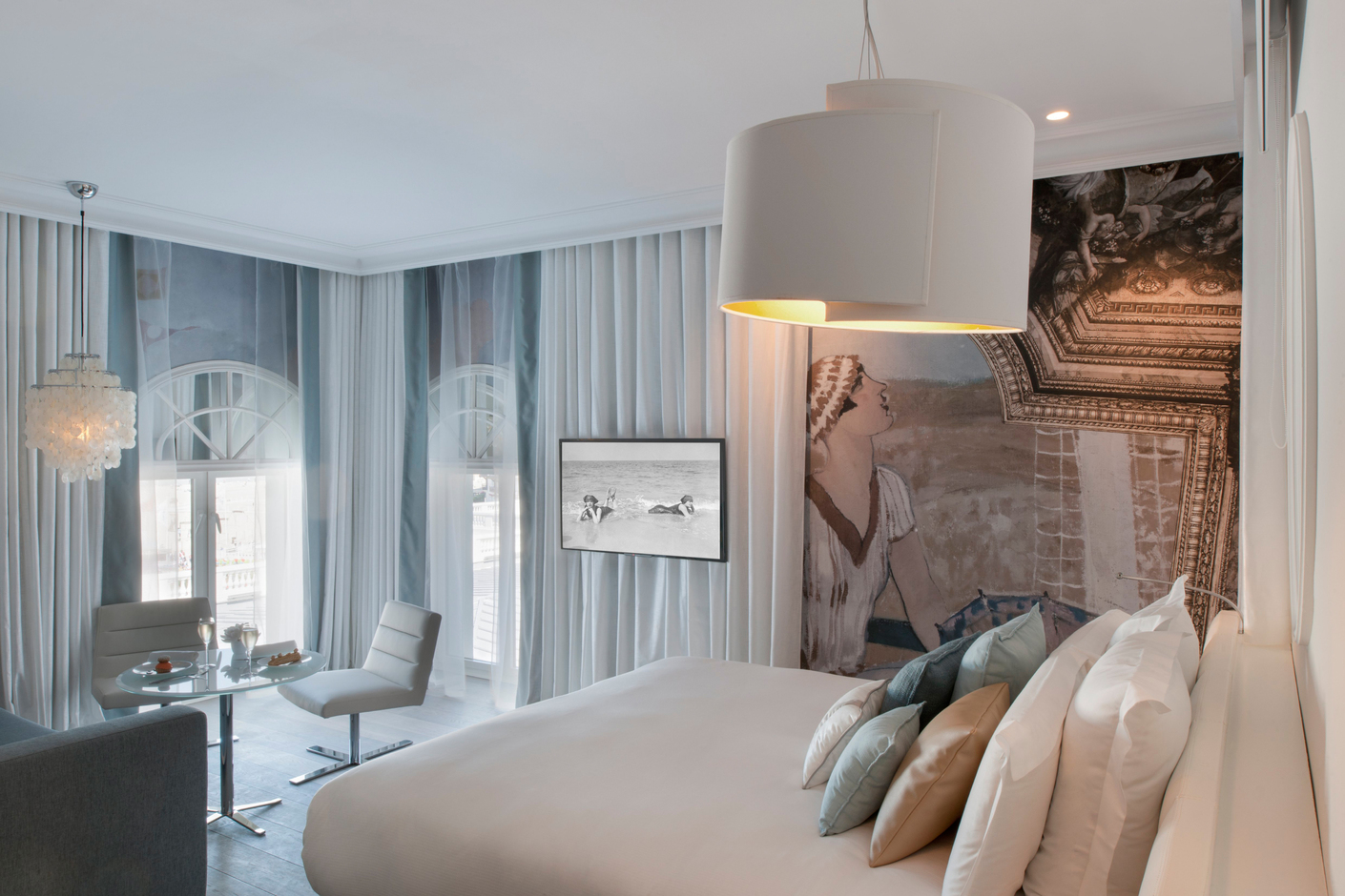 Dezentes Interieur: In den Zimmern des Hotels wählte Jean-Philippe Nuel zurückhaltende Möbel, wie den Stuhl "Guggen" von André Kikoski.