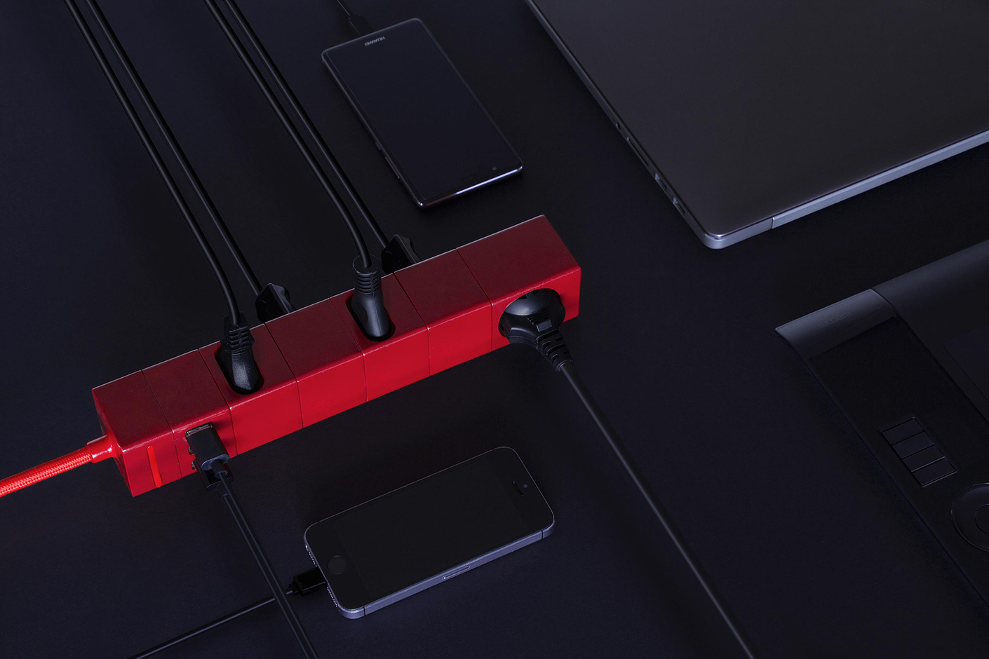 "Multiplug" is Maxime Augay's answer to the growing strife on the desks.