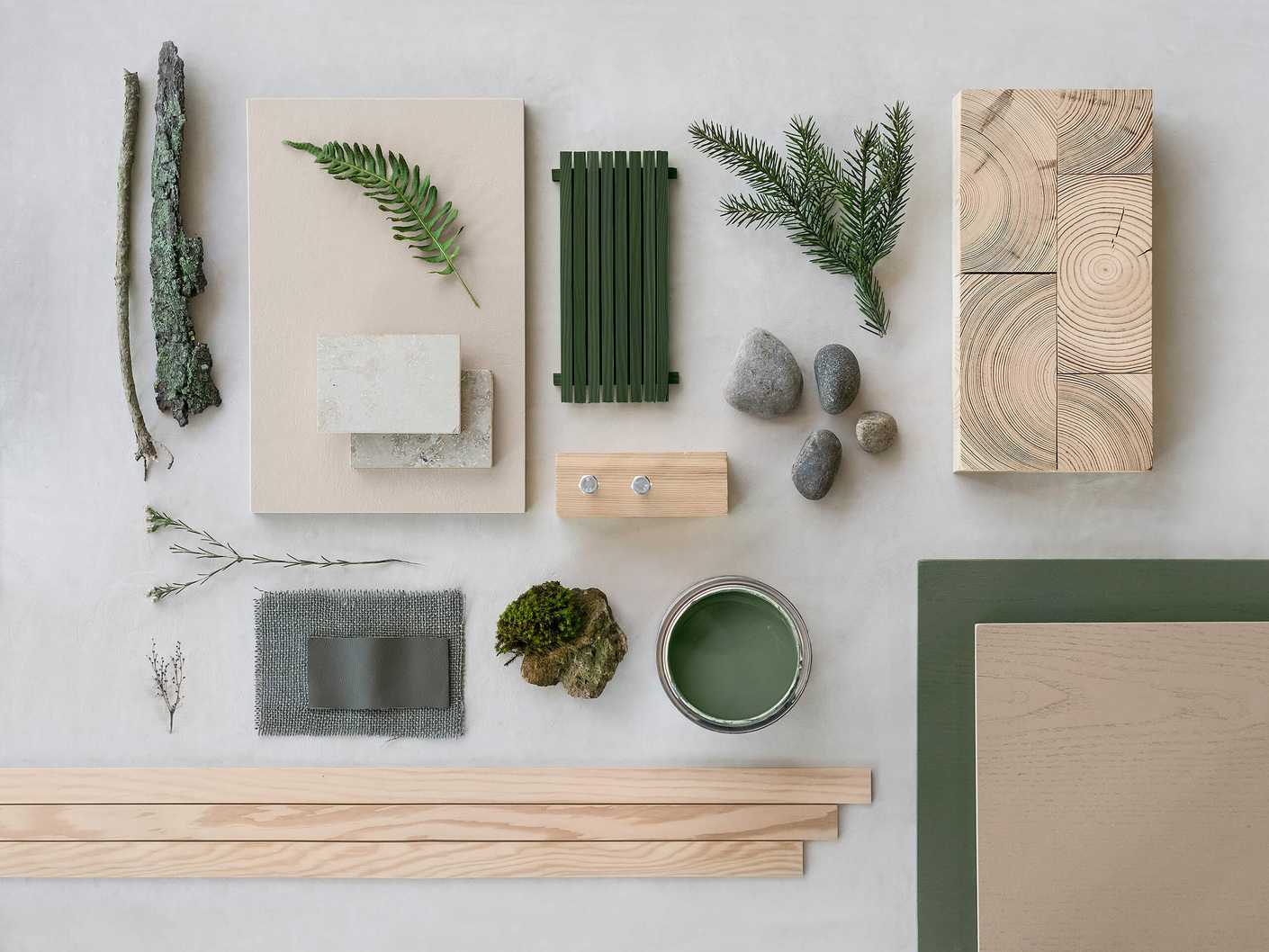 Für das Moodboard stellte Note Design Studio dem hellem Holz Details in Anthrazit und Tannengrün gegenüber.