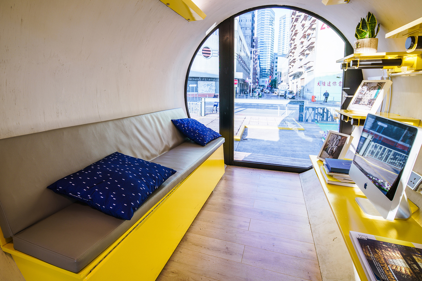 OPod Tube House, Living in the tube
