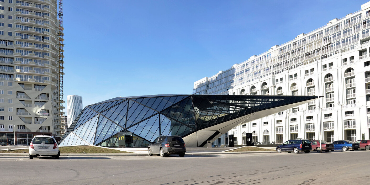 Bildergalerie: McDonalds-Architektur in Batumi und Rotterdam
