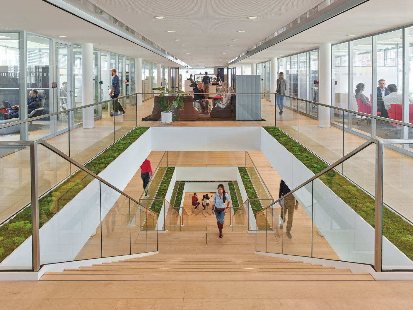 As a new Learning and Innovation Center in Europe, LINC promotes corporate learning capacity and innovative strength.