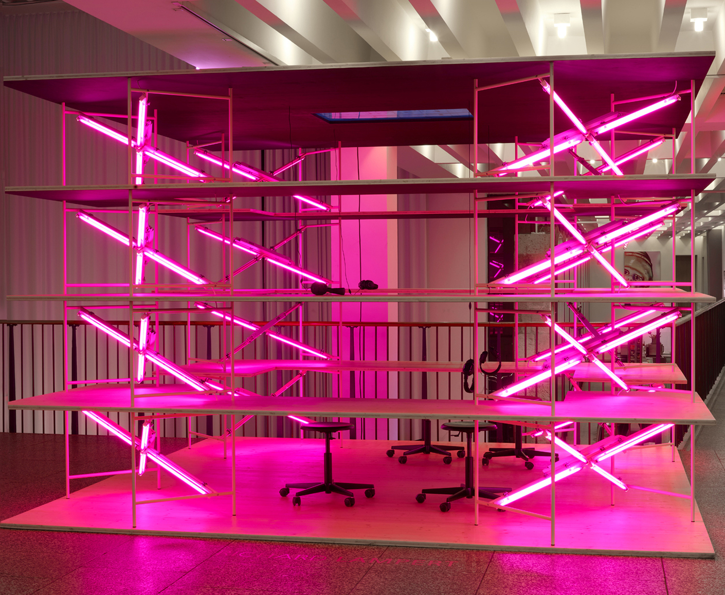 Richard Lampert created an tongue-in-cheek act of homage to Egon Eiermann.