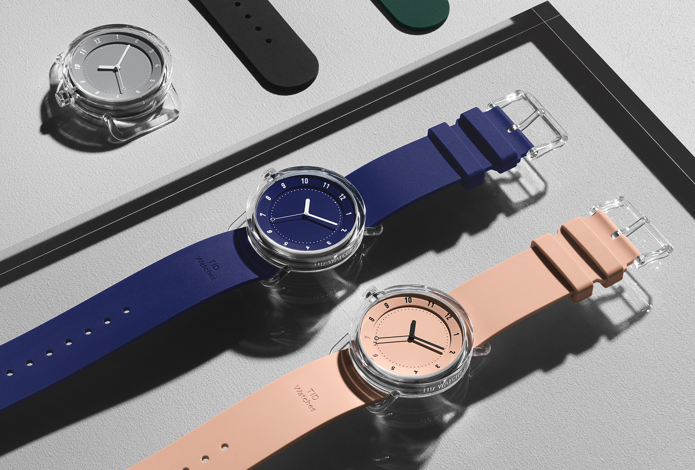 Farbenvielfalt: Die Gehäuse mit unterschiedlich farbigen Ziffernblätter lassen sich mit den Armbändern individuell kombinieren.