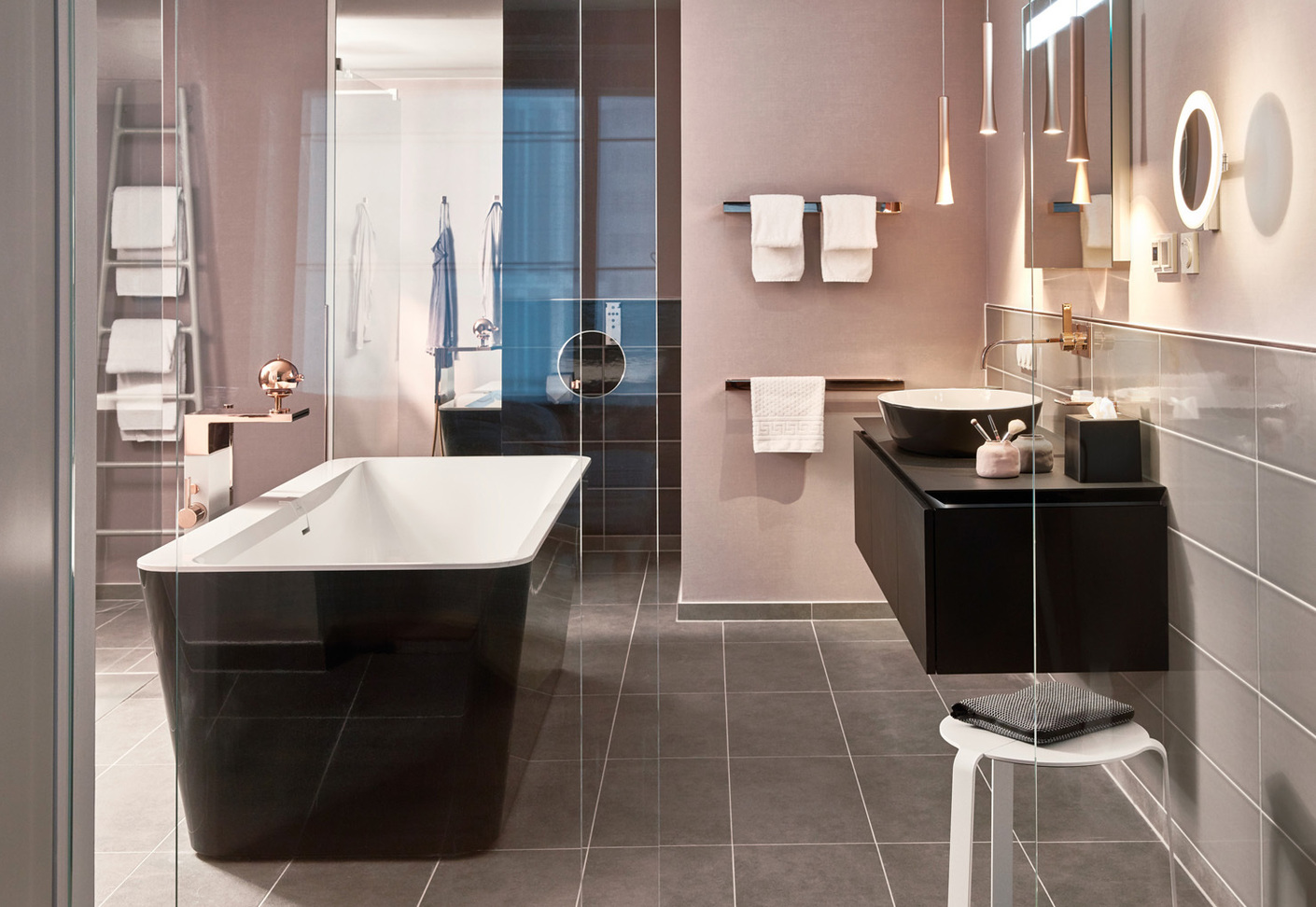 The centerpiece of the bathroom, quite literally, is the free-standing Quaryl “Squaro Edge 12” bath tub.