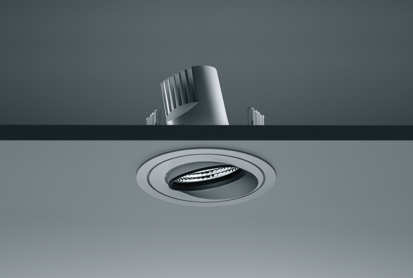 In two sizes, "Cardan evolution" can be swiveled and tilted to suit individual requirements in various different lighting environments.