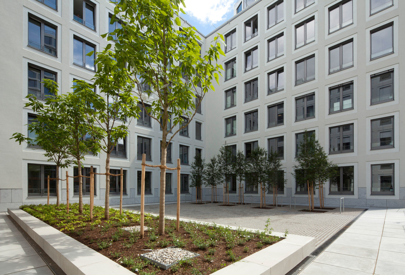 Die neue Büroimmobilie „Vital Office@Hirschgarten“ in München ist mit dem Leadership in Energy and Environmental Design (LEED) in Gold ausgezeichnet worden.