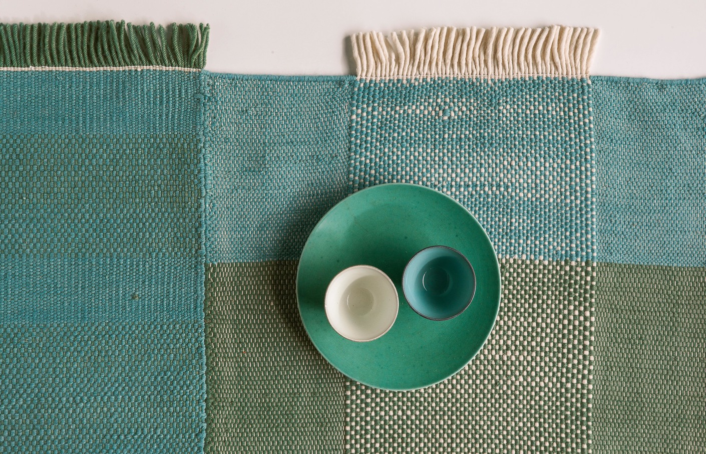 In a strong green or blue: The carpets in the new “Tres” collection are available in different colors.