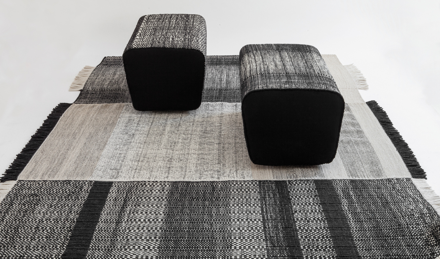 The “Tres” collection also features a pouf that is covered with the selfsame fabric as that used for the carpets.
