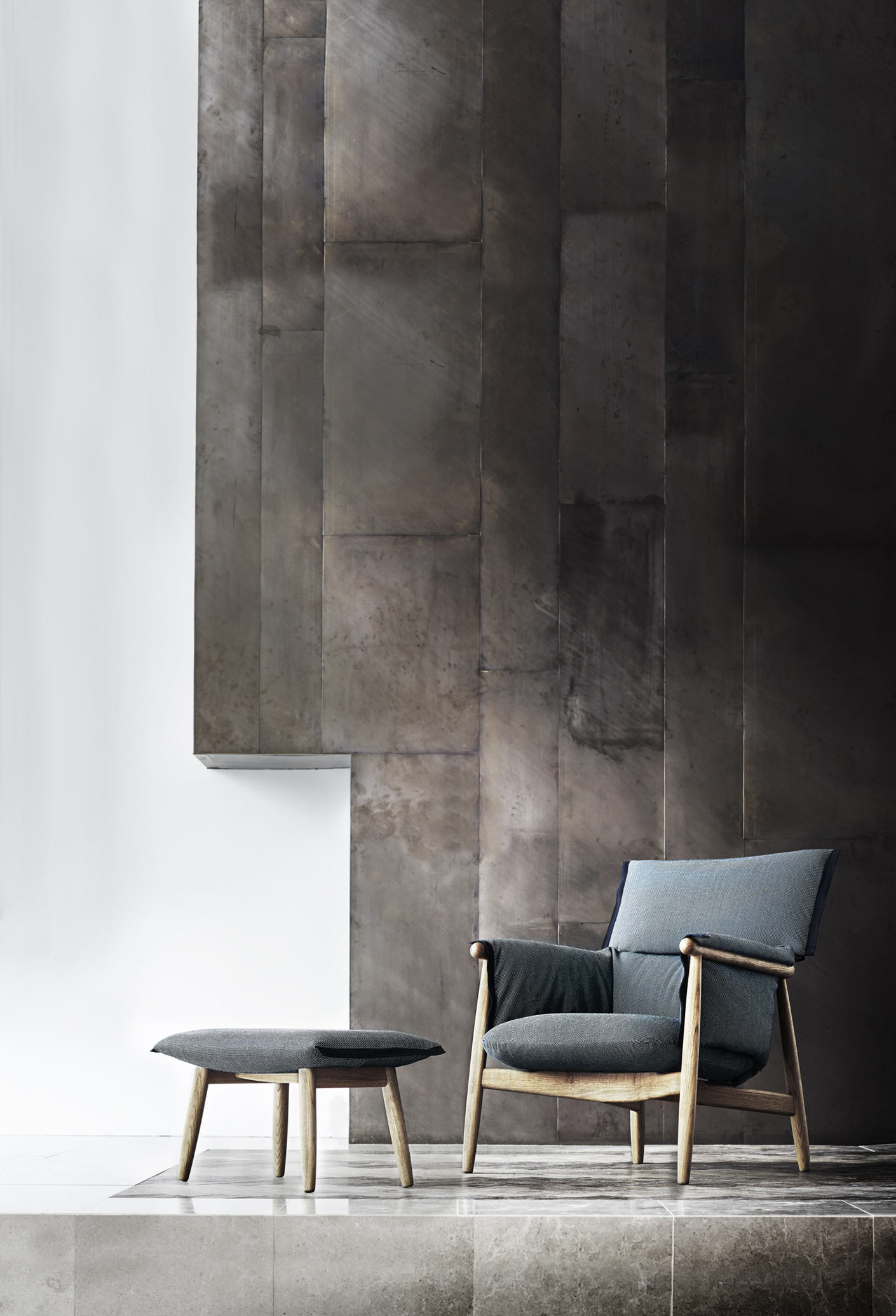 E005 Embrace Loungechair